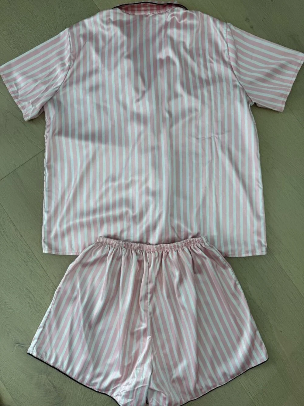Silky Lounge Pajama Set Short Sleeve Button Up size large